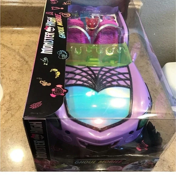 NWT MONSTER HIGH MOBIL CAR